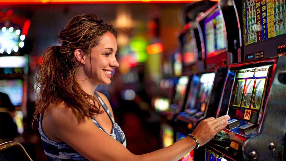 Slot Online vs Slot Mesin Fisik: Apa Bedanya?